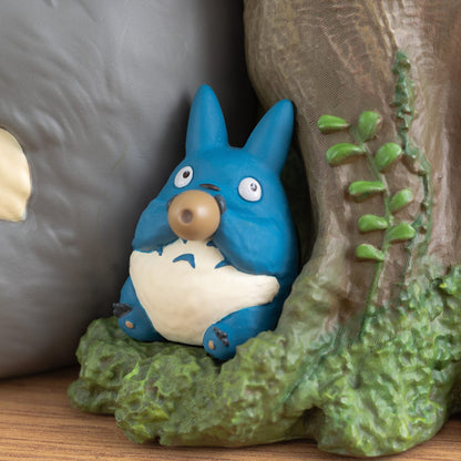 Totoro - Totoro med ocarina & træstammer Potteskjuler - Resin Figur