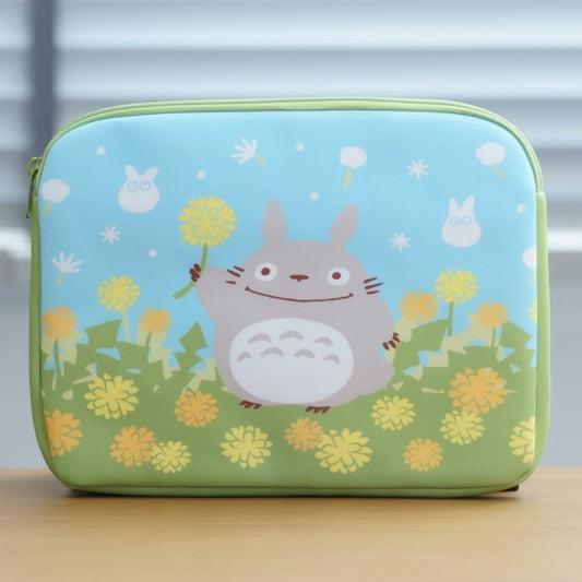 Totoro - Totoro på blomstereng - Tablet Sleeve