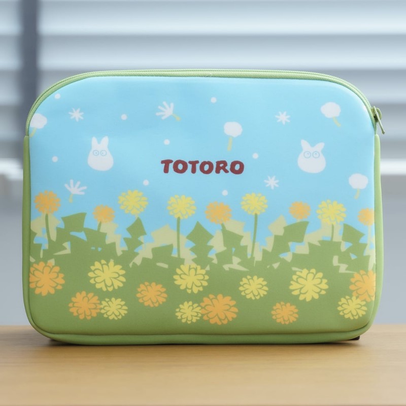 Totoro - Totoro på blomstereng - Tablet Sleeve