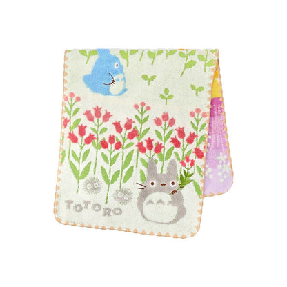 Totoro - Totoro blandt blomster - Håndklæde