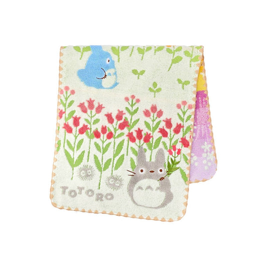 Totoro - Totoro blandt blomster - Håndklæde